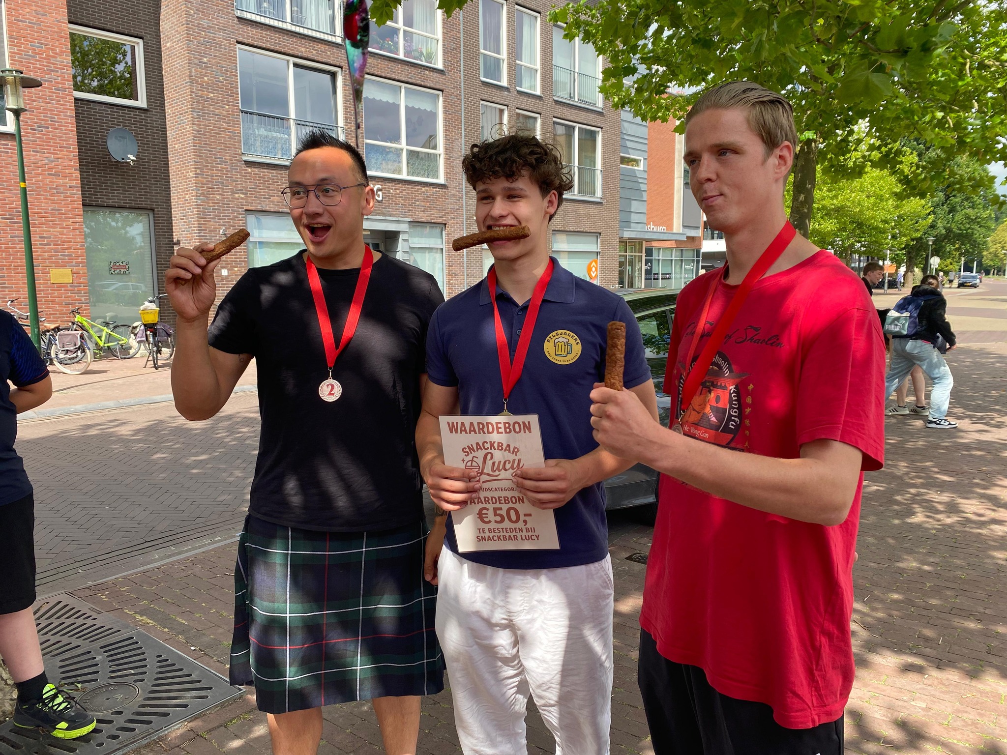 Frikandellenwedstrijd bij Snackbar Lucy groot succes